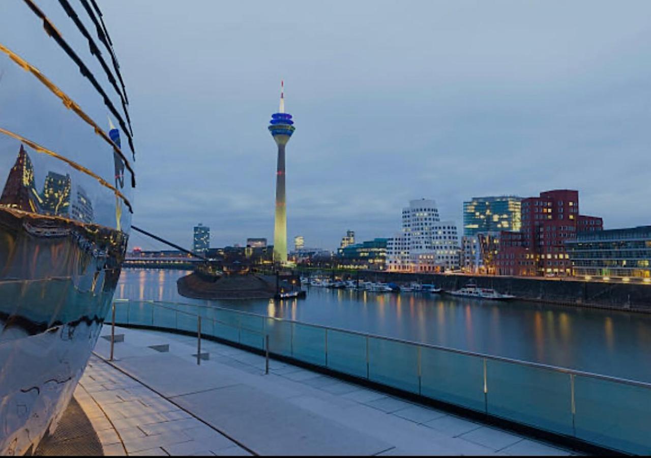Medienhafen Apartment Direkt Am Zentrum Düsseldorf Exteriér fotografie